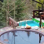 Vezha Vedmezha Hotel Volosyanka (Lviv)
