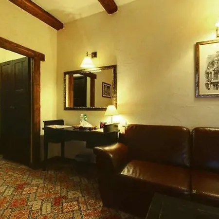 Vezha Vedmezha Hotel Volosyanka (Lviv)